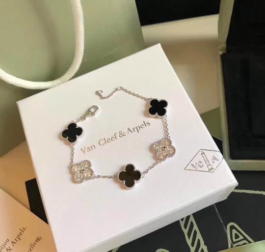 Van Cleef & Arpels 手镯手链 0528