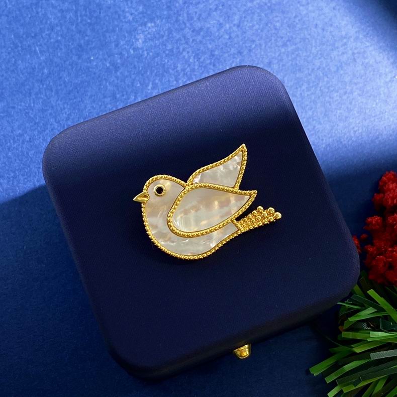 Van Cleef & Arpels brooch 121079
