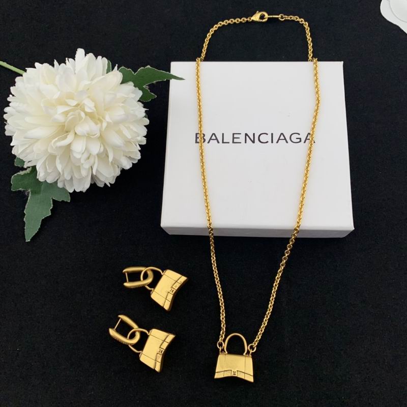 Balenciaga suits 1128