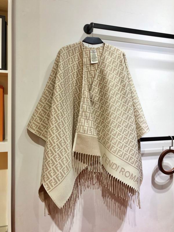 Fendi cloak 145X145cm 51%羊毛49%羊绒 E091122
