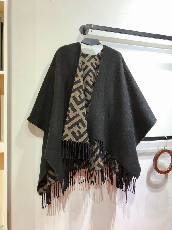 Fendi cloak 145X150cm 51%羊毛49%羊绒 E091124