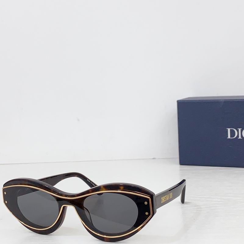 Dior Glow S2F 56 16-140 b