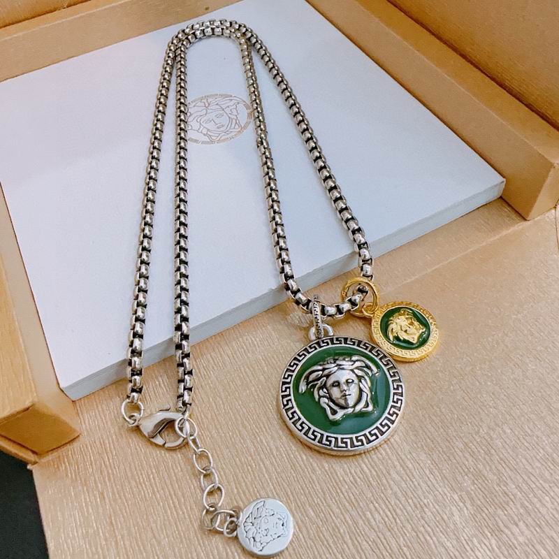 Versace necklace lyx263