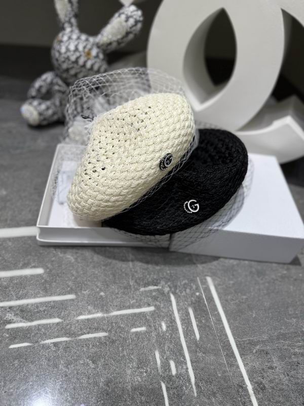 26 Gucci beret 0830