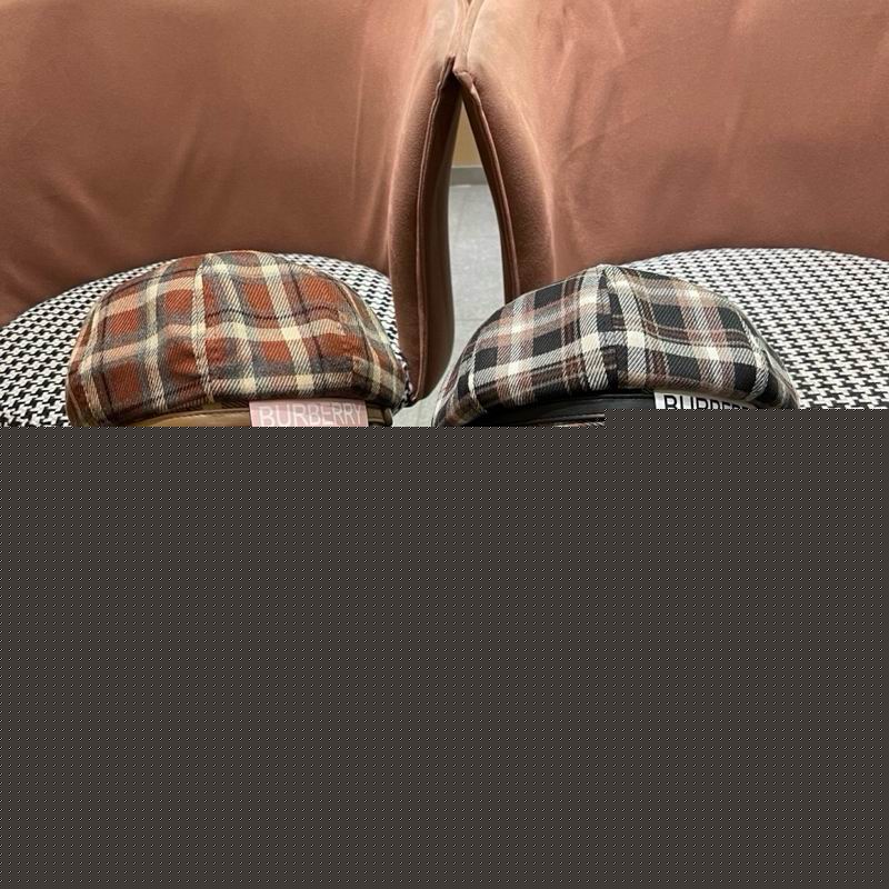 26 Burberry Cap 0512