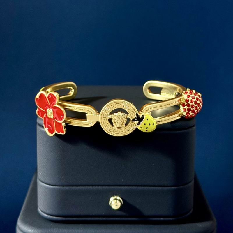 Versace bracelet 12yxx19