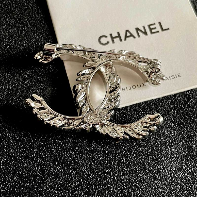 Chanel Brooch 02yxs05
