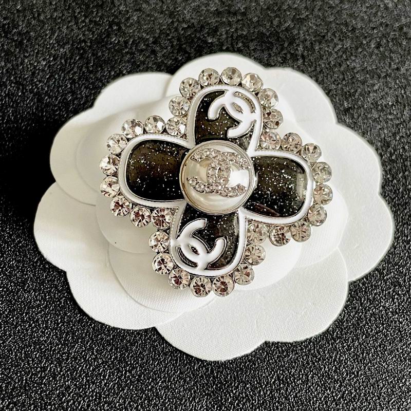 Chanel Brooch 02yxs39