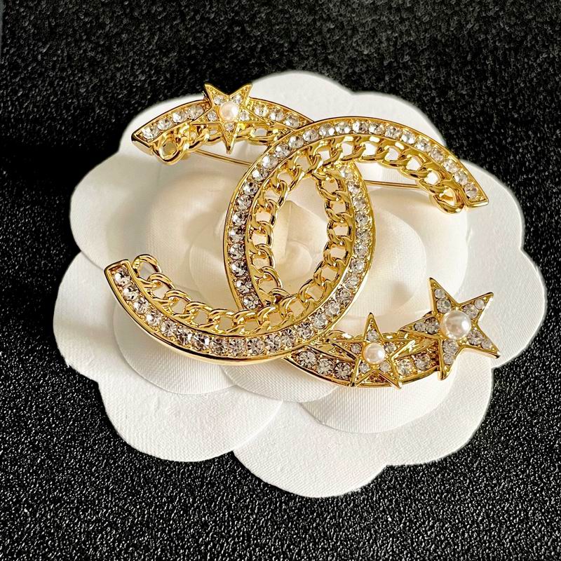 Chanel Brooch 03yxs129