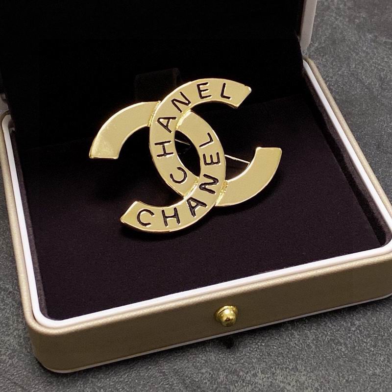 Chanel Brooch 03yxs281