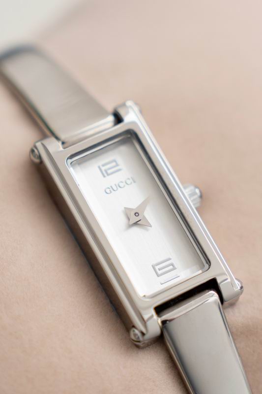 Gucci watch 050811