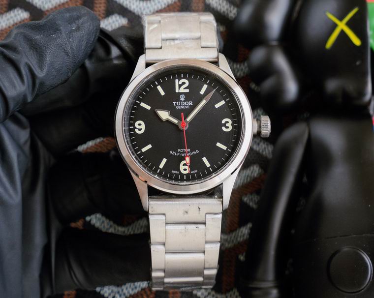 Tudor 42mm men M02