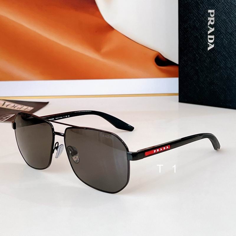 Prada 太阳镜